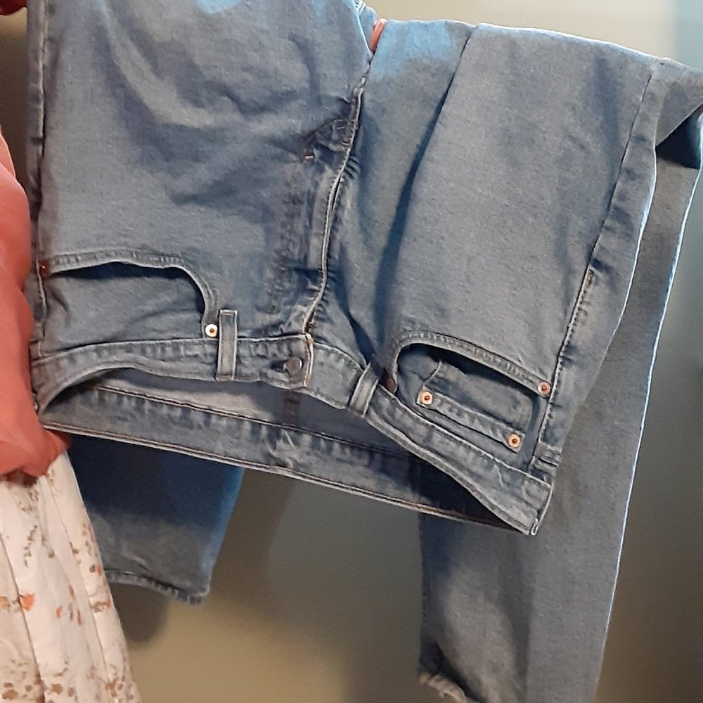 Levi's 550 Men's Faded Stone Washed Jeans 35X30 Dated 4/2019